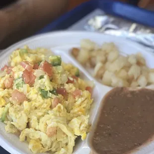 Huevos a la Mexicana plate