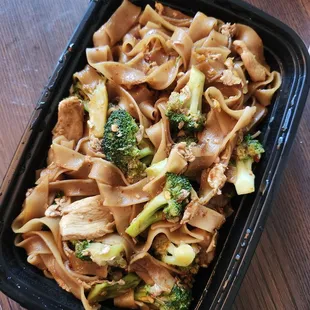 Pad See Ew || IG: @misspiggyeats