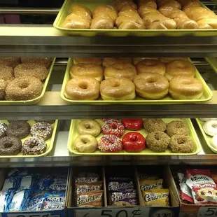 Note the large crumb donuts on the left vs. the standard size to the right.  This is my kinda place.  They also sell snacks.