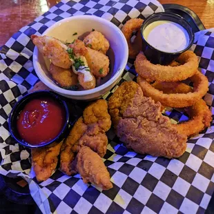 Snack Sampler - Chicken strips, cheese curds &amp; onion rings