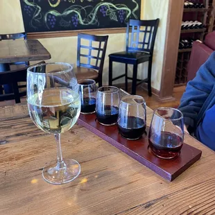 White wine and red wine flight