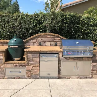 Outdoor kitchen. Solid masonry. Built to last.