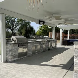 Outdoor kitchen under pergola.