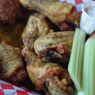 chicken wings, fried chicken, chicken, bbq chicken, fried chicken wings, poultry, food, bbq wings, chicken wings and fried chicken