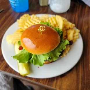 Great bacon/Bleu burger!!! Sorry for the bad pic! Fresh/crispy lettuce though!