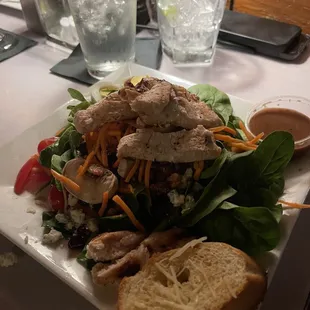 Spinach salad with chicken added