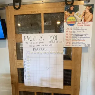 a sign on the door of a restaurant