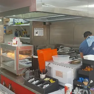 Good customers service! Everything in view to see what&apos;s going on.
