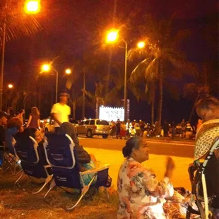 Didn't come early..... Down in front