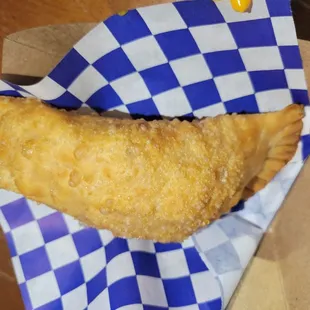 Mac n cheese empanada