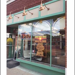 Sunset Pizza &amp; Grille Entrance