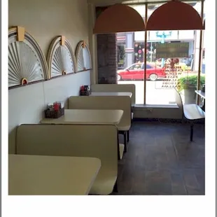 Interior Seating at Sunset Pizza &amp; Grille, Carnegie PA