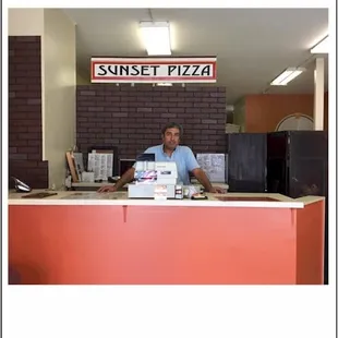 Sunset Pizza &amp; Grille Order Counter