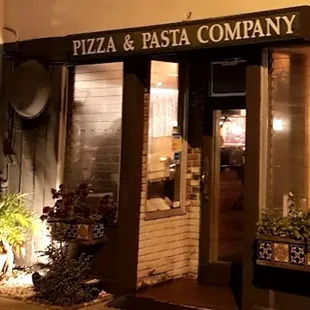 the outside of the restaurant