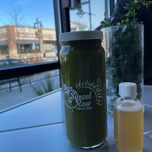 Green juice + ginger, lemon, cayenne shot