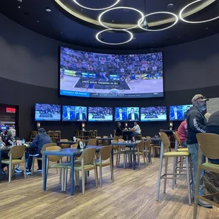 The spacious Sunset Sports Bar at Tachi Palace.