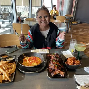 My wife ready to chow down! I'm telling you! That Jalapeño mac and cheese!