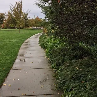 The jogging path along the south side of the park.