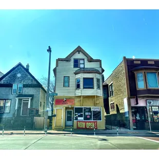 Sunshine Cafe @ 831 S Cesar E Chavez Dr, Milwaukee, WI  Breakfast Lunch Brunch. Sandwiches Burgers Salads .Cool!