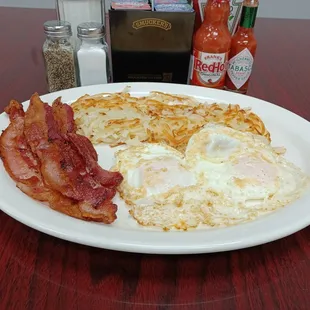 Eggs, bacon and hashbrowns