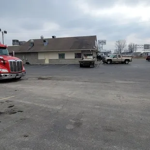 Sunshine cafe right by the economy inn still got little truck parking