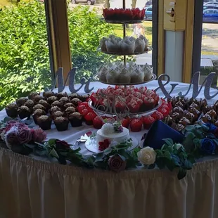 Cupcakes and wedding cake