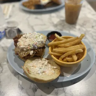 Crispy chicken sandwich