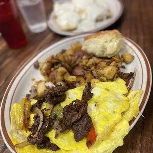 Steak Fajita Omelette &amp; 2 Biscuits w/ White Gravy...