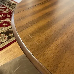 Scratch on the table out of the box.
