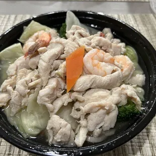 Shrimp &amp; chicken noodles