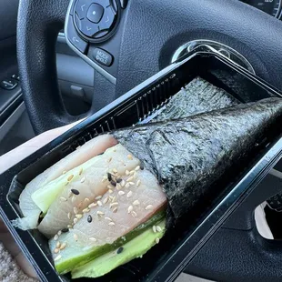 yellowtail handroll
