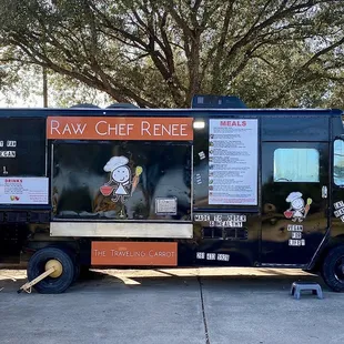 Raw Chef Renee&apos;s food truck