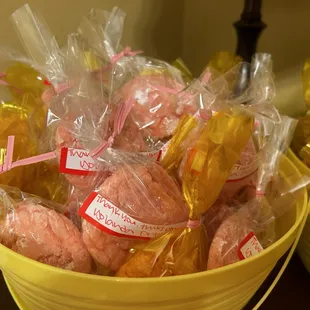 Strawberry crinkle cookies