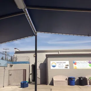 Really enjoying the covered seating while I wait for my kid to do his lesson. Big improvement from last summer!