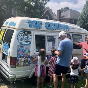 ice cream van with children