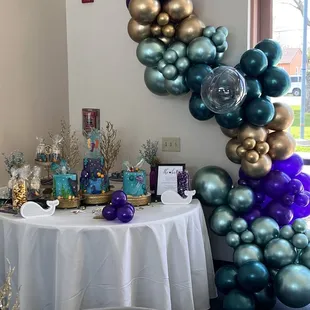 Perfect garland to accentuate the dessert table.