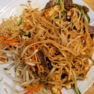 Beef pad thai