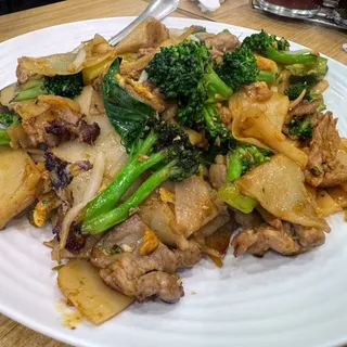 Pad Ki-Mao (Basil Noodles)
