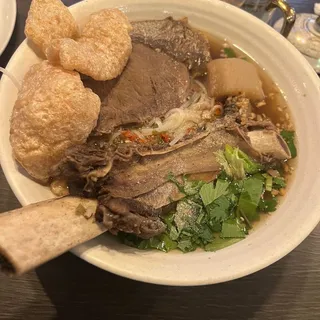 Bone-in Beef Noodles Soup