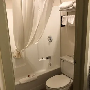 Very clean bathroom