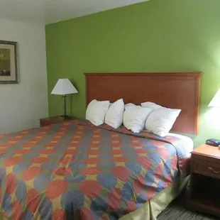 Newly renovated rooms with very comfy pillows!