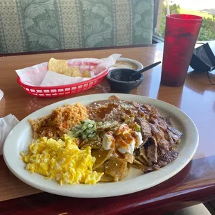 Desayuno chilaquiles y asada y