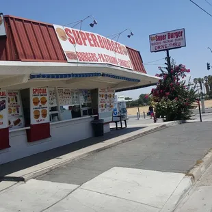 the outside of a restaurant