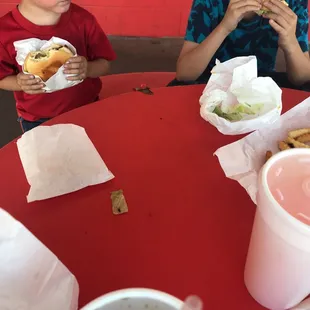 Jalapeño burger had jalapeños in every bite. 2 for 5$ cheeseburgers were so good my kids are the whole thing! SUPER GOOD JOB Super Burger!