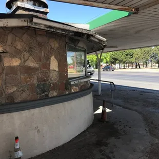 Entrance, from the side.