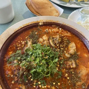 Menudo, large w/ Bolillo