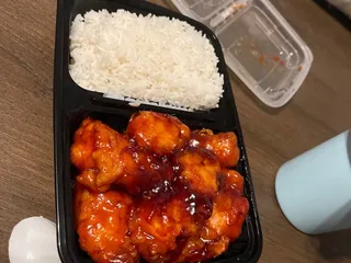 Lee's Asian Bistro
