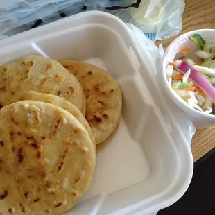 Pollo y queso pupusas.
