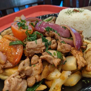 Pollo Saltado