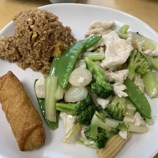 Chicken &amp; Vegetables lunch special (sans carrots)
